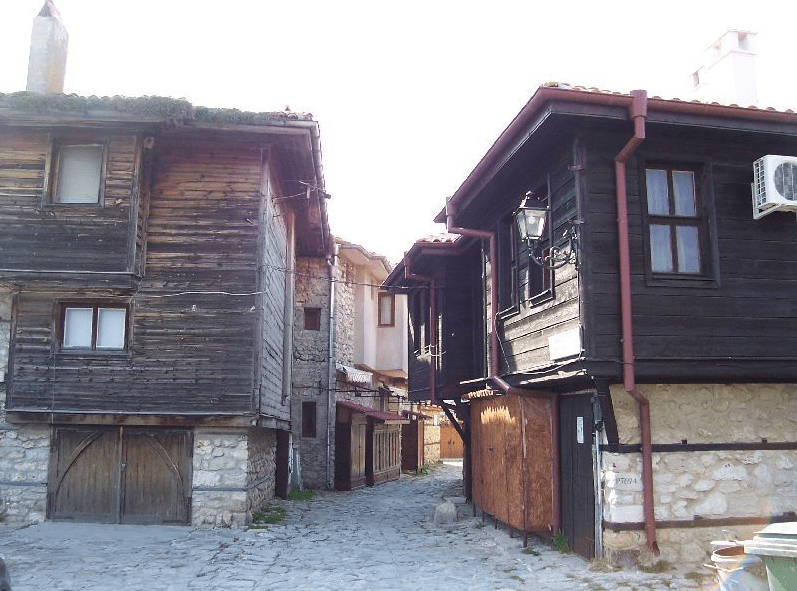 starinni-kashti-v-staria-grad-v-nesebar.png