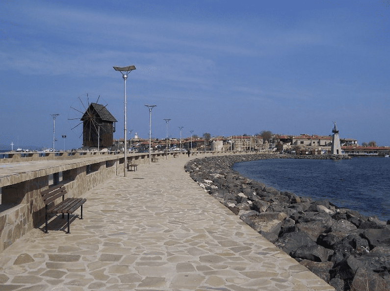 vhod-kym-staria-grad-na-nesebar.png